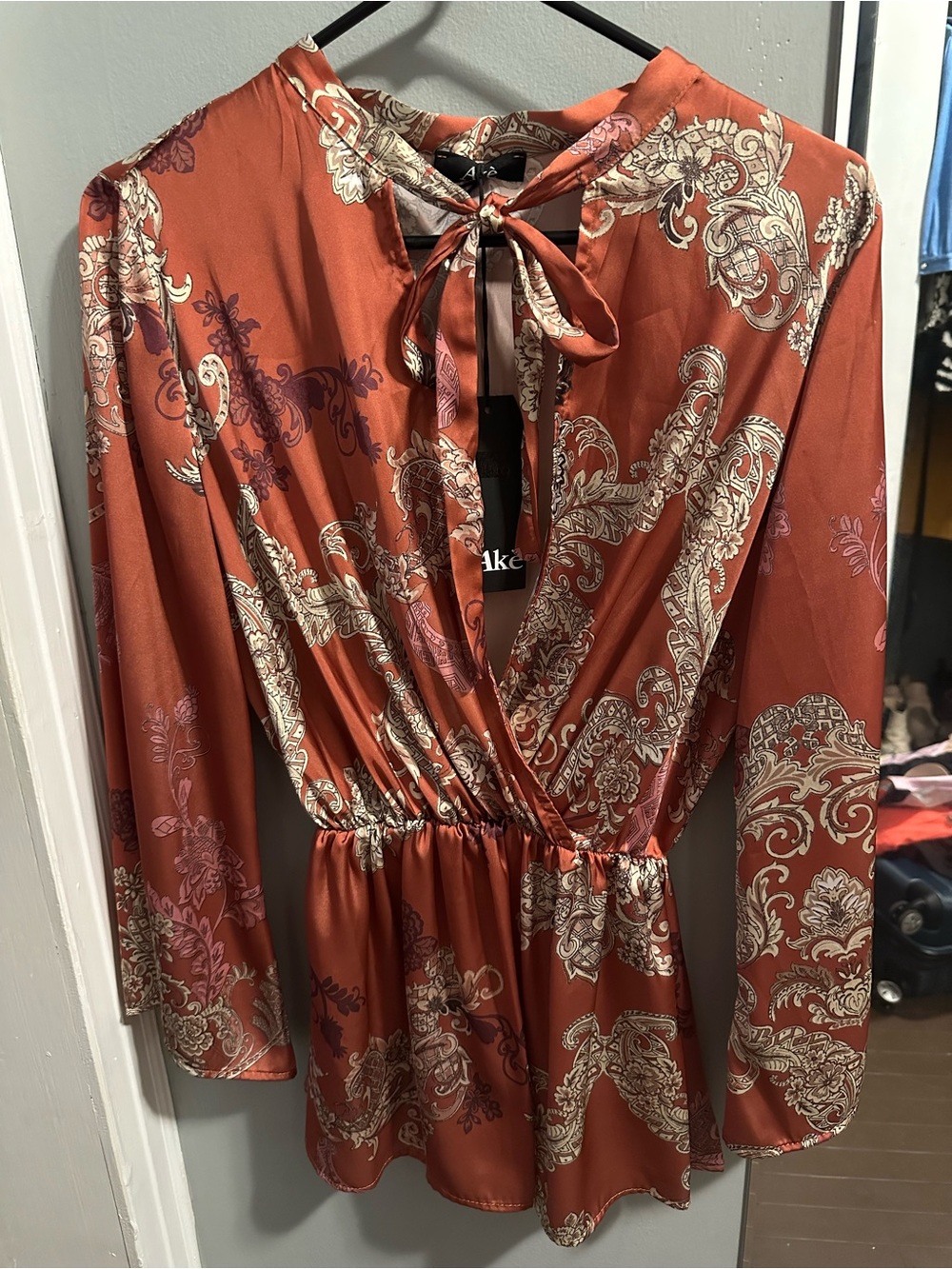 From Italy 🇮🇹 Rust paisley blouse size L